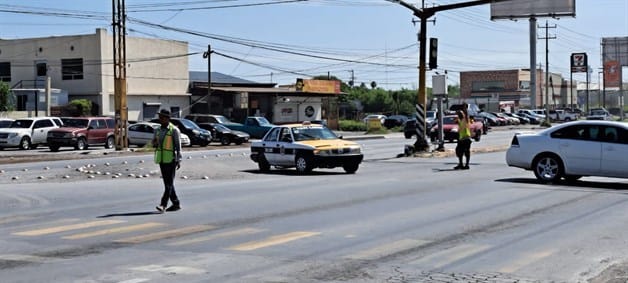 Semáforos descompuestos provocan caos vial en Reynosa