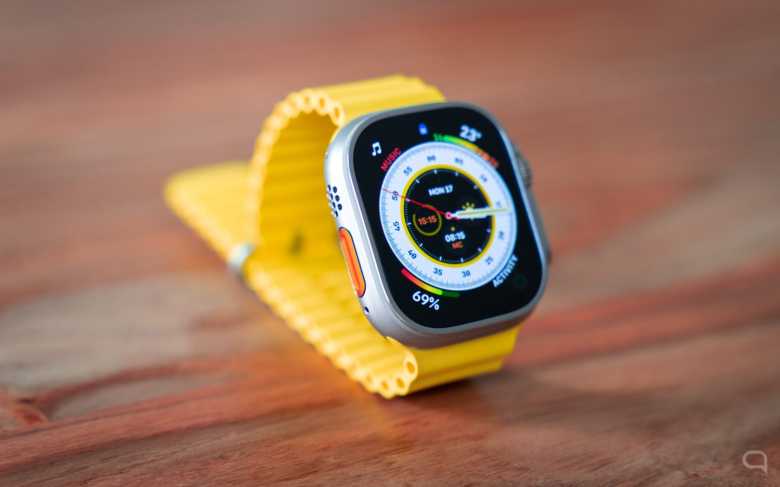 Apple Watch Ultra sobre mesa de madera. | watchOS 10 | WWDC 2023