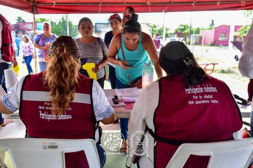 Suman esfuerzos Gobierno y vecinos de Ciudad Olmeca para atender servicios municipales
